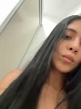 Snapshot of Sophie__Foxxx chatting on 03/18/25, 10:48 Sophie Foxxx online show from 03/18/25, 10:48