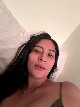 Snapshot of Sophie__Foxxx chatting on 12/17/25, 10:54 Sophie Foxxx online show from 12/17/25, 10:54