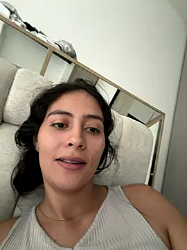 Snapshot of Sophie__Foxxx chatting on 12/18/25, 03:29 Sophie Foxxx online show from 12/18/25, 03:29