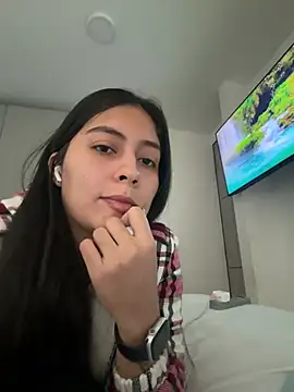 Snapshot of Sophie__Foxxx chatting on 03/25/26, 01:06 Sophie Foxxx online show from 03/25/26, 01:06