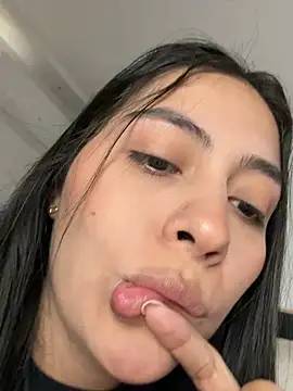 Snapshot of Sophie__Foxxx chatting on 03/26/26, 04:34 Sophie Foxxx online show from 03/26/26, 04:34