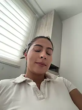 Snapshot of Sophie__Foxxx chatting on 06/05/26, 10:04 Sophie Foxxx online show from 06/05/26, 10:04