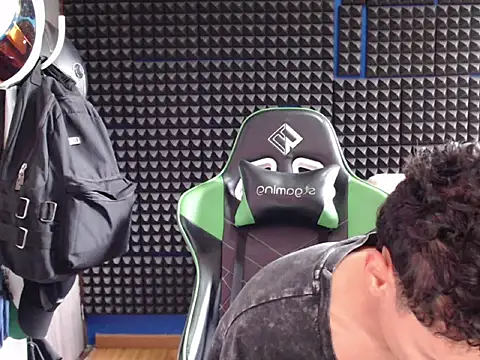 Snapshot of Curly_Angel24 chatting on 10/01/25, 12:11 Curly Angel24 online show from 10/01/25, 12:11