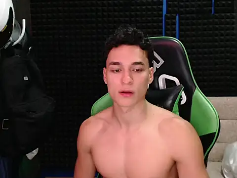 Snapshot of Curly_Angel24 chatting on 10/10/25, 01:26 Curly Angel24 online show from 10/10/25, 01:26