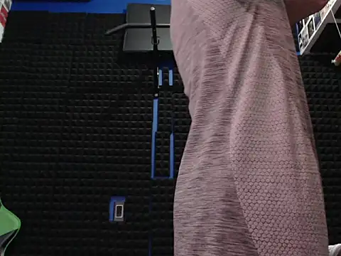 Snapshot of Curly_Angel24 chatting on 11/27/25, 12:13 Curly Angel24 online show from 11/27/25, 12:13