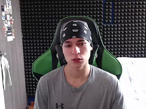 Snapshot of Curly_Angel24 chatting on 12/01/25, 05:29 Curly Angel24 online show from 12/01/25, 05:29