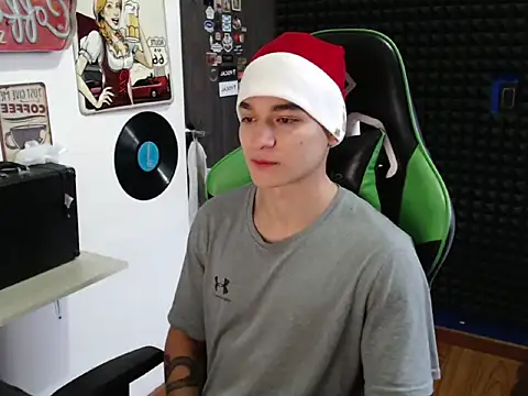 Snapshot of Curly_Angel24 chatting on 12/02/25, 11:04 Curly Angel24 online show from 12/02/25, 11:04