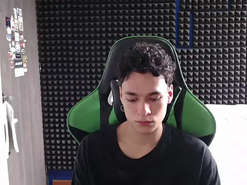 Snapshot of Curly_Angel24 chatting on 12/05/25, 04:03 Curly Angel24 online show from 12/05/25, 04:03