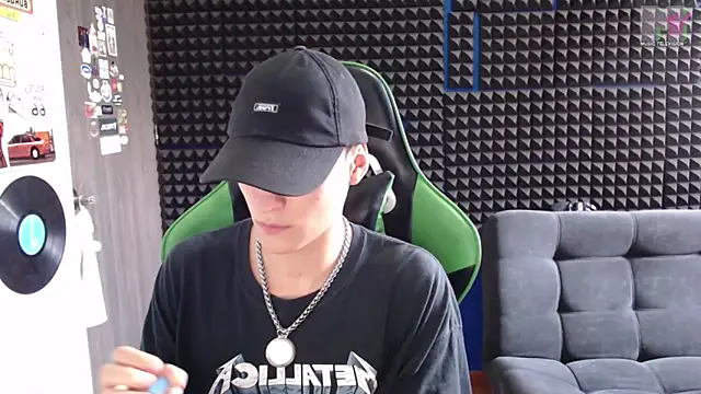 Snapshot of Curly_Angel24 chatting on 12/14/25, 10:03 Curly Angel24 online show from 12/14/25, 10:03