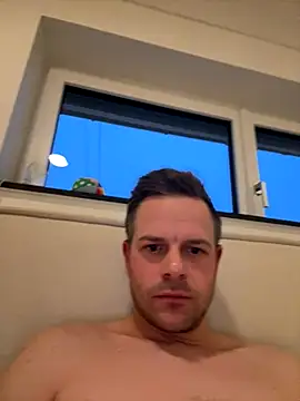 Snapshot of Danii0790 chatting on 12/03/25, 03:43 Danii0790 online show from 12/03/25, 03:43