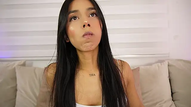 Snapshot of Ariadna5 chatting on 02/06/25, 02:44 Ariadna5 online show from 02/06/25, 02:44