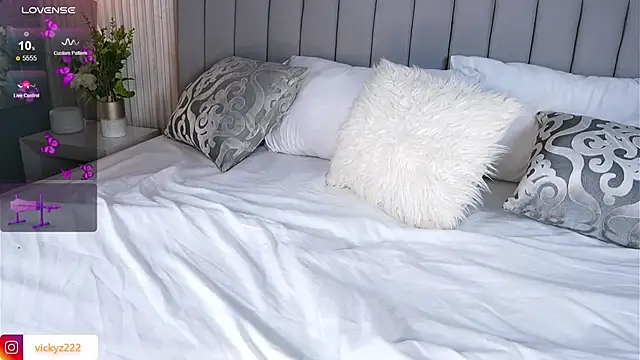 Snapshot of Victoriaxx_ chatting on 10/29/25, 11:17 Victoriaxx online show from 10/29/25, 11:17