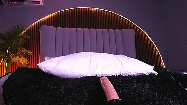 Snapshot of Victoriaxx_ chatting on 12/15/25, 11:20 Victoriaxx online show from 12/15/25, 11:20