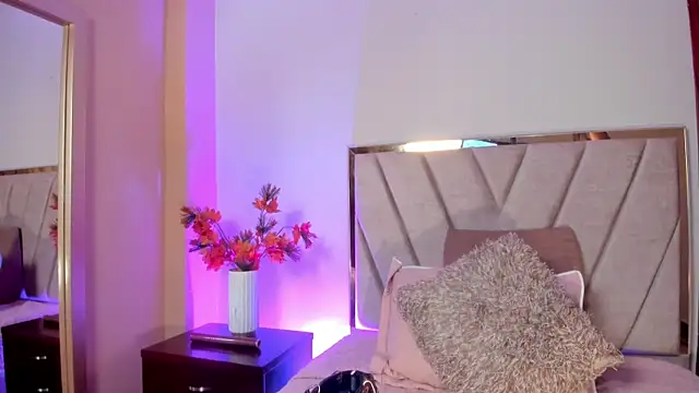 NoraDasilva online show from 12/05/25, 12:30