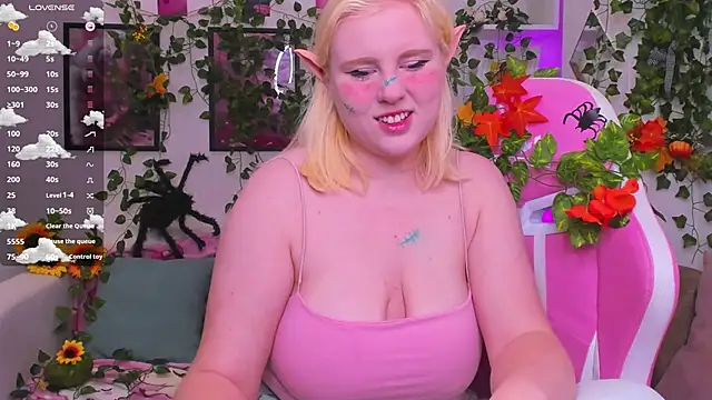 Snapshot of art_lovee chatting on 10/25/25, 02:19 art lovee online show from 10/25/25, 02:19