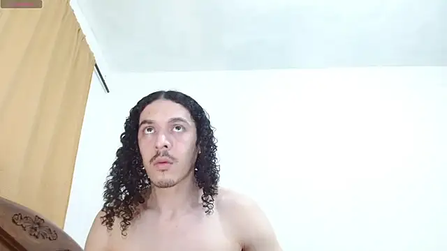 Snapshot of thefockers69 chatting on 11/02/25, 04:48 thefockers69 online show from 11/02/25, 04:48