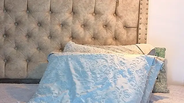 Snapshot of KeryHillson chatting on 10/18/25, 01:01 KeryHillson online show from 10/18/25, 01:01