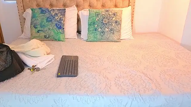 Snapshot of KeryHillson chatting on 10/26/25, 02:34 KeryHillson online show from 10/26/25, 02:34