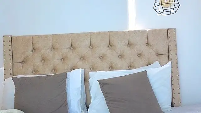 Snapshot of KeryHillson chatting on 11/01/25, 01:24 KeryHillson online show from 11/01/25, 01:24