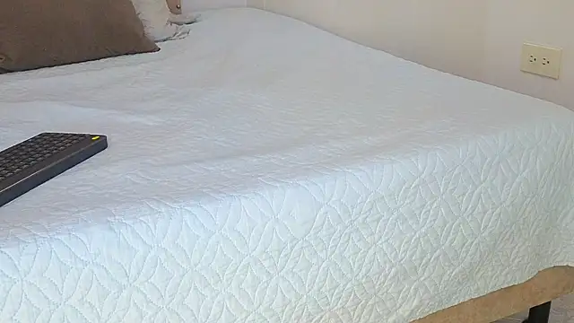 Snapshot of KeryHillson chatting on 11/07/25, 01:22 KeryHillson online show from 11/07/25, 01:22