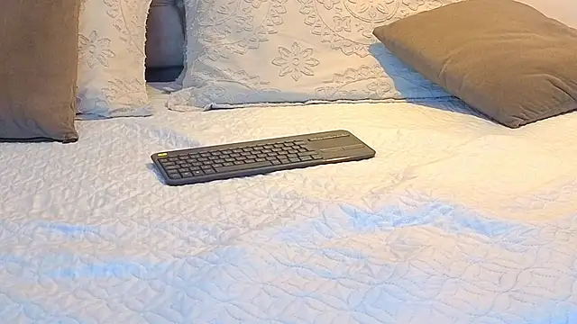 Snapshot of KeryHillson chatting on 11/10/25, 11:53 KeryHillson online show from 11/10/25, 11:53