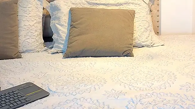 Snapshot of KeryHillson chatting on 11/21/25, 12:48 KeryHillson online show from 11/21/25, 12:48