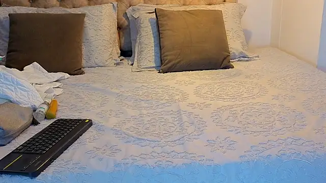 Snapshot of KeryHillson chatting on 11/22/25, 12:48 KeryHillson online show from 11/22/25, 12:48