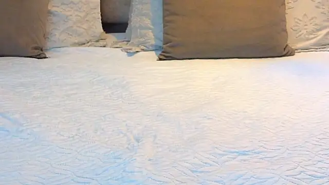 Snapshot of KeryHillson chatting on 11/23/25, 02:28 KeryHillson online show from 11/23/25, 02:28