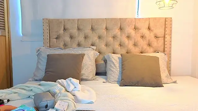 Snapshot of KeryHillson chatting on 11/25/25, 11:54 KeryHillson online show from 11/25/25, 11:54