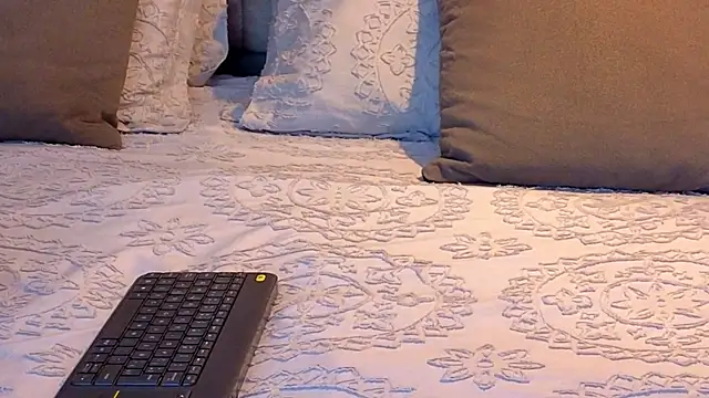 Snapshot of KeryHillson chatting on 12/04/25, 11:52 KeryHillson online show from 12/04/25, 11:52