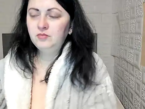 Snapshot of Lillian2 chatting on 02/16/25, 07:04 Lillian2 online show from 02/16/25, 07:04
