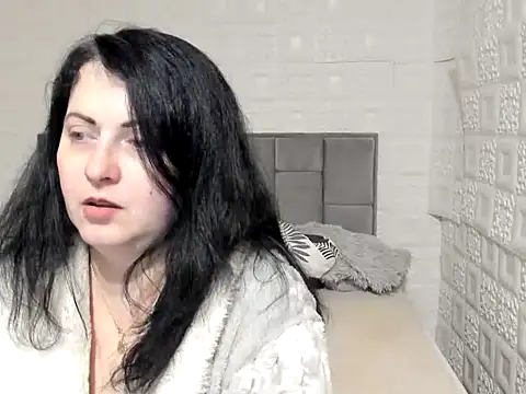 Snapshot of Lillian2 chatting on 02/16/25, 10:10 Lillian2 online show from 02/16/25, 10:10