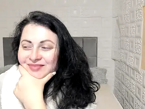 Snapshot of Lillian2 chatting on 02/16/25, 02:21 Lillian2 online show from 02/16/25, 02:21