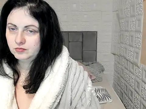 Snapshot of Lillian2 chatting on 02/16/25, 10:32 Lillian2 online show from 02/16/25, 10:32