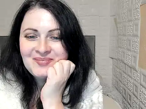 Snapshot of Lillian2 chatting on 02/24/25, 01:35 Lillian2 online show from 02/24/25, 01:35