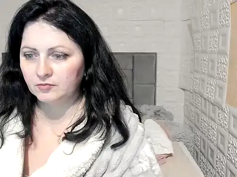 Snapshot of Lillian2 chatting on 02/26/25, 05:42 Lillian2 online show from 02/26/25, 05:42