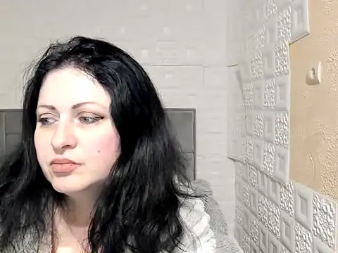 Snapshot of Lillian2 chatting on 03/02/25, 09:32 Lillian2 online show from 03/02/25, 09:32