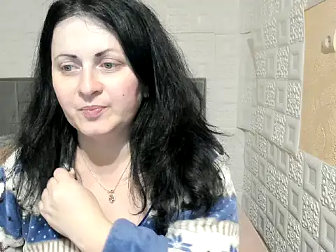 Snapshot of Lillian2 chatting on 03/10/25, 12:04 Lillian2 online show from 03/10/25, 12:04