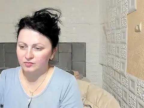 Snapshot of Lillian2 chatting on 03/14/25, 06:39 Lillian2 online show from 03/14/25, 06:39
