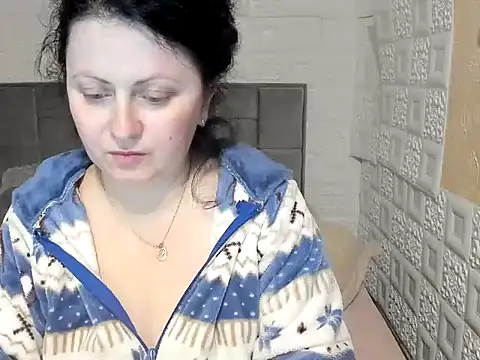 Snapshot of Lillian2 chatting on 03/14/25, 10:05 Lillian2 online show from 03/14/25, 10:05