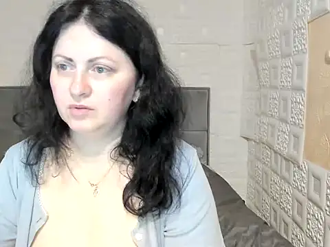 Snapshot of Lillian2 chatting on 03/16/25, 06:09 Lillian2 online show from 03/16/25, 06:09