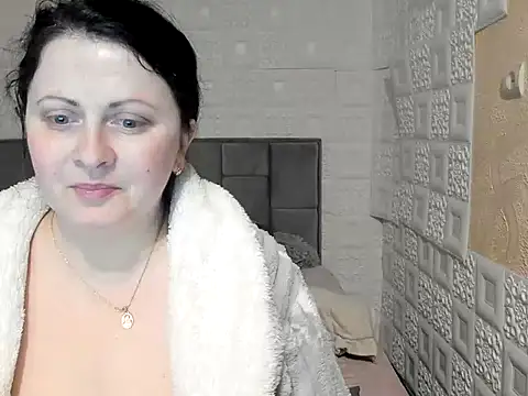Snapshot of Lillian2 chatting on 03/22/25, 04:37 Lillian2 online show from 03/22/25, 04:37
