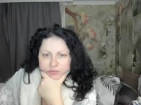 Lillian2 online show from 11/30/25, 05:50