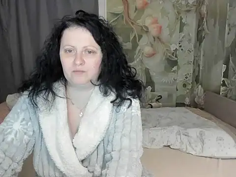 Lillian2 online show from 12/17/25, 08:53