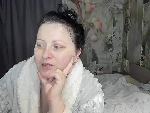 Lillian2 online show from 12/18/25, 04:29