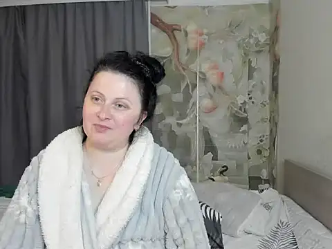 Lillian2 online show from 05/25/26, 08:48