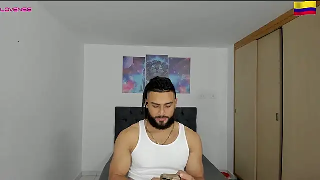 Snapshot of Louis_marley__ chatting on 12/15/24, 11:20 Louis marley online show from 12/15/24, 11:20