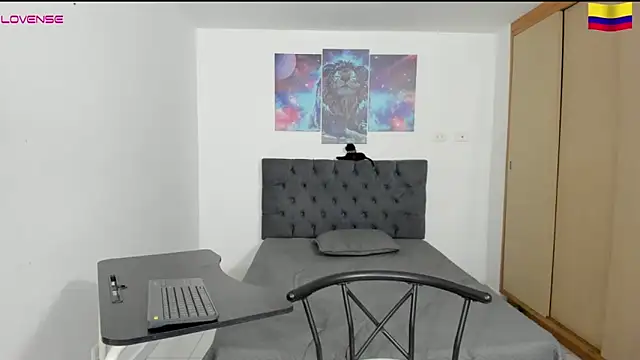 Snapshot of Louis_marley__ chatting on 12/18/24, 12:43 Louis marley online show from 12/18/24, 12:43