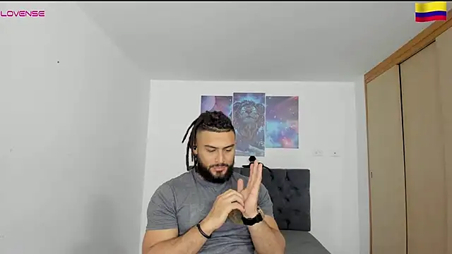 Snapshot of Louis_marley__ chatting on 12/19/24, 12:02 Louis marley online show from 12/19/24, 12:02