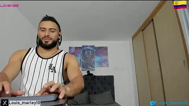 Snapshot of Louis_marley__ chatting on 02/12/25, 01:52 Louis marley online show from 02/12/25, 01:52